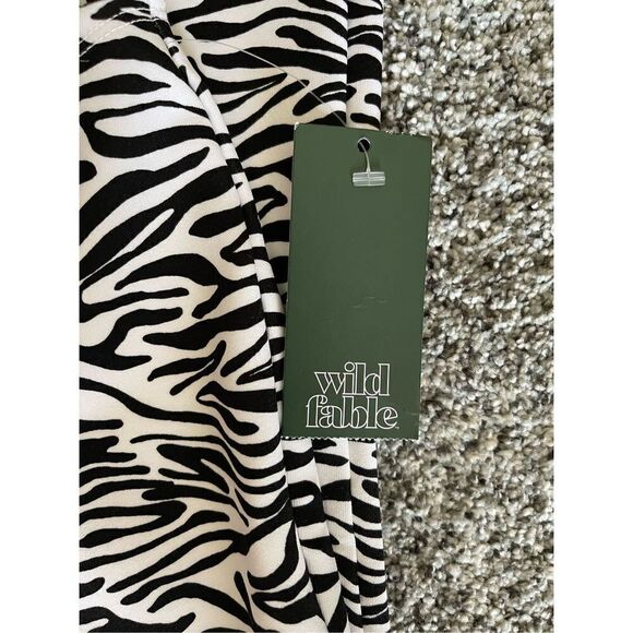 ❤️Wild Fable Women’s Cut -Out Flared Leggings - Picture 2 of 8